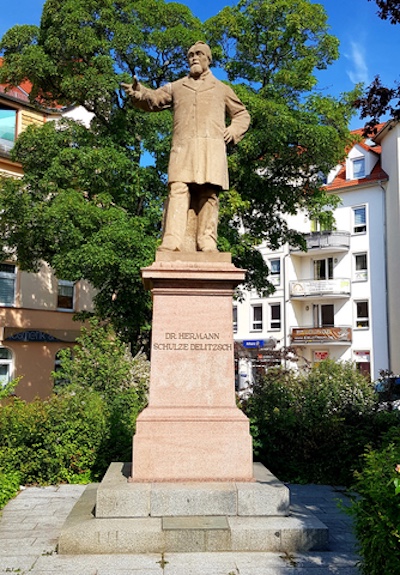 Hermann Schulze-Delitzsch Denkmal am Marienplatz Hermann Schulze-Delitzsch Denkmal am Marienplatz