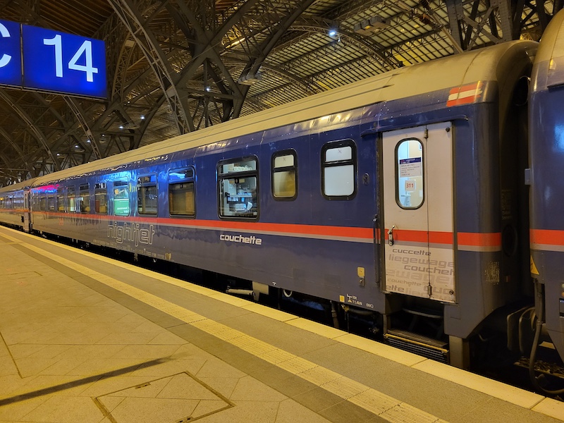 Schlafwagen Bcmz 59-90.0 des ÖBB Nightjet