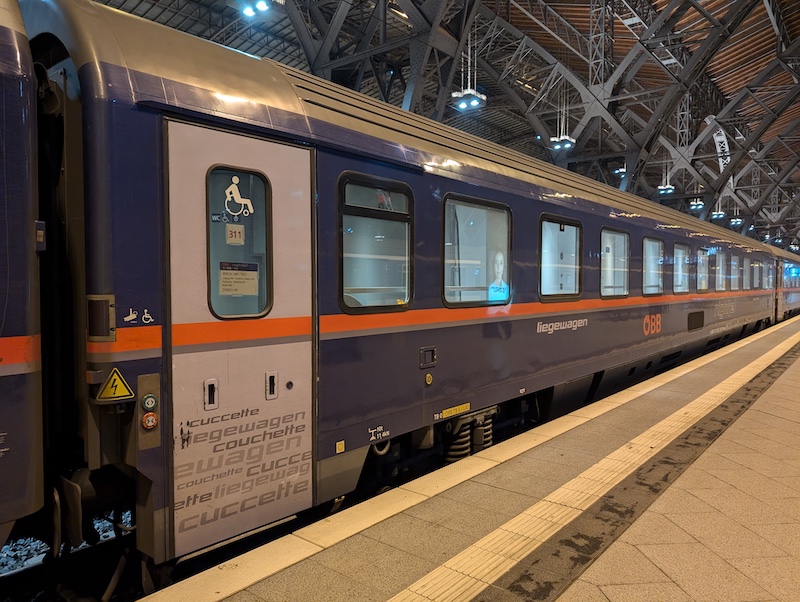 PXL 20241104 220711590