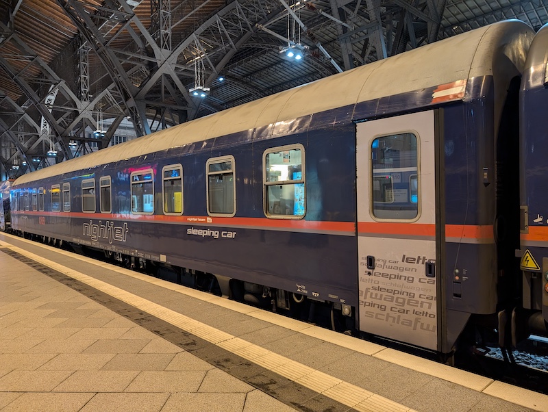 Schlafwagen ex-DB WLABmz 173 des ÖBB Nightjet