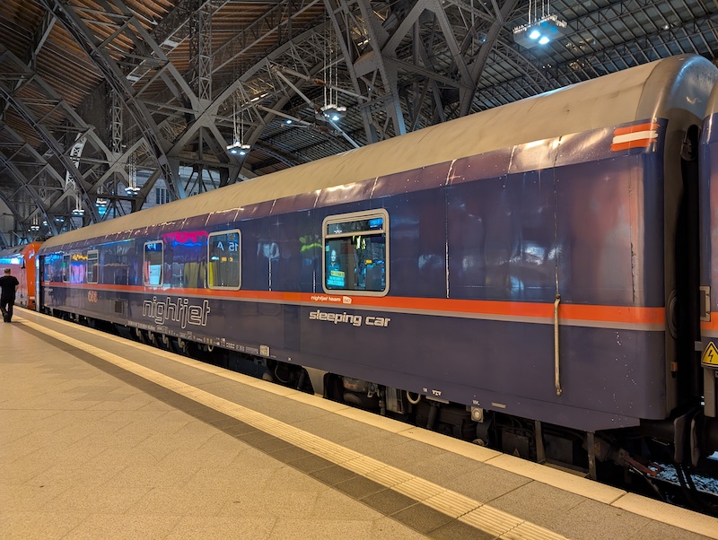 PXL 20250608 204005177