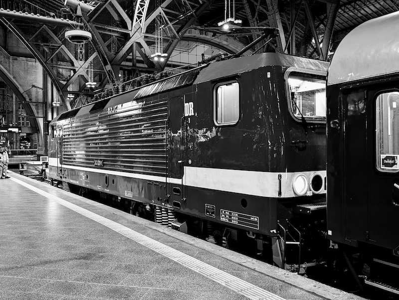 91 80 6143 201-2 D-WFL mit einem Sonderzug im Leipzig Hauptbahnhof